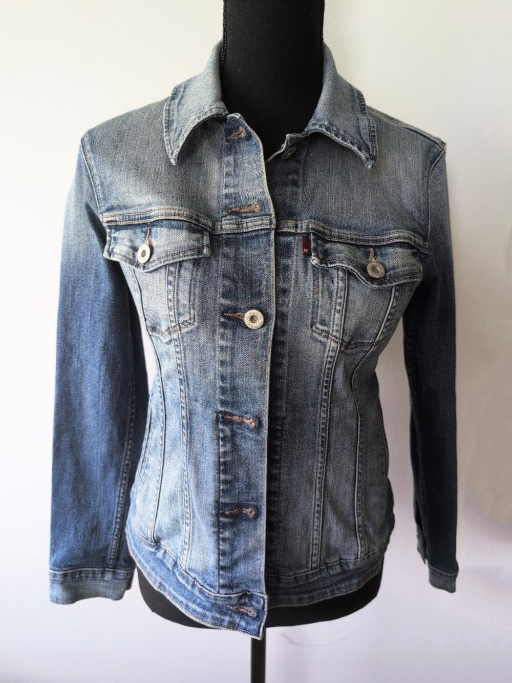 Levi's Women's Medium Blue Denim Trucker Jacket Size XS